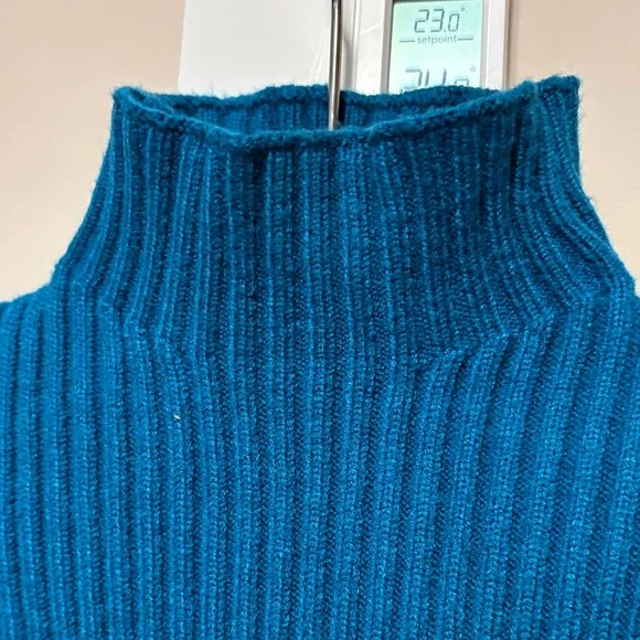 Zara Teal Ribbed Crop Top - Picture 4 of 7